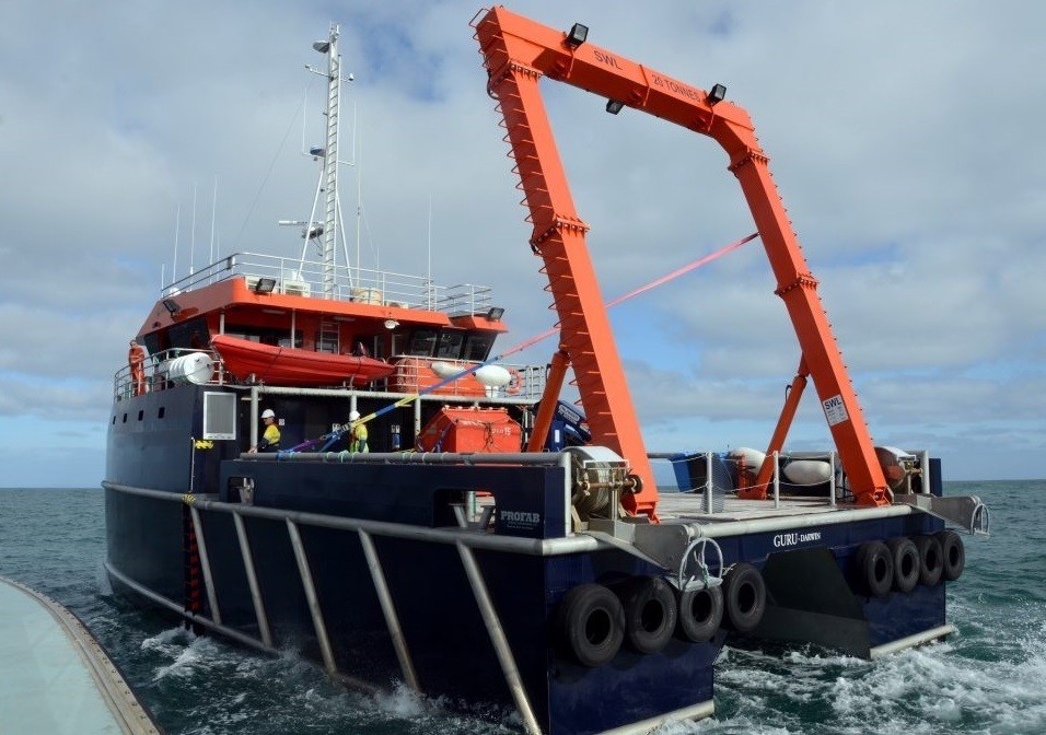 MV GURU With a 20-Tonne A Frame for Marine Towing